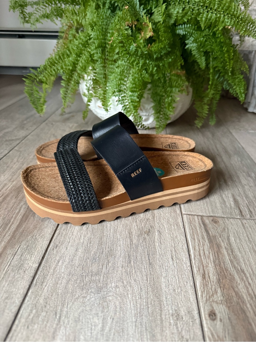 Reef Cushion Vista Hi Sandals